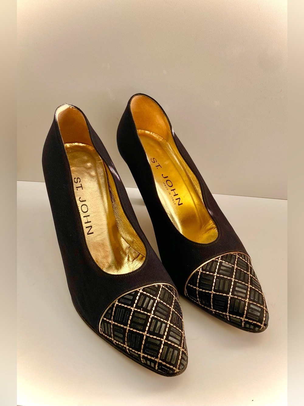 St. John Kitten Heels in Black & Gold US 7B